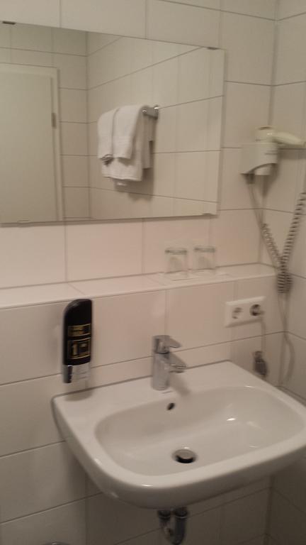Hotel Alte Krone توبنجن الغرفة الصورة