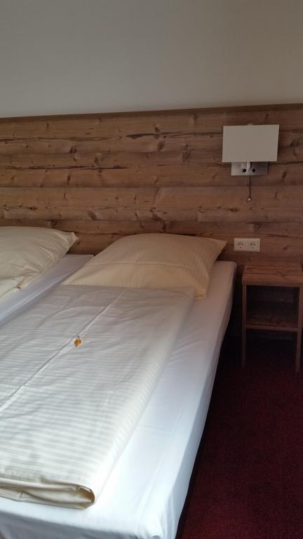 Hotel Alte Krone توبنجن الغرفة الصورة