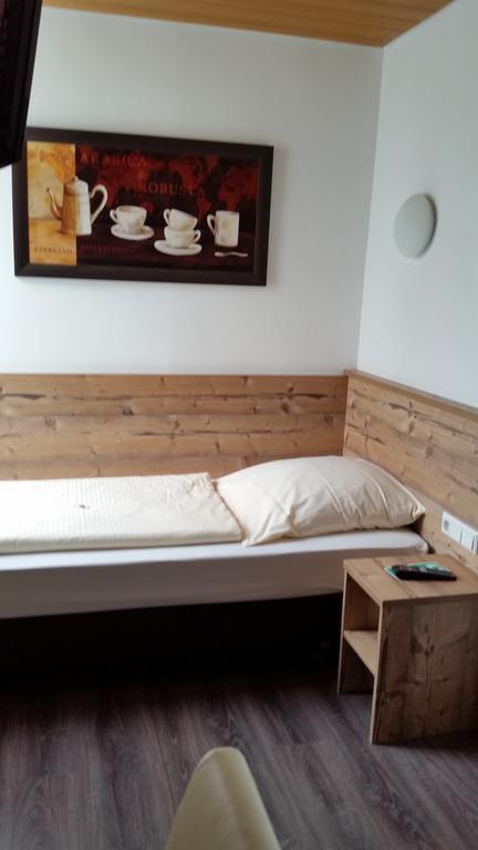 Hotel Alte Krone توبنجن الغرفة الصورة