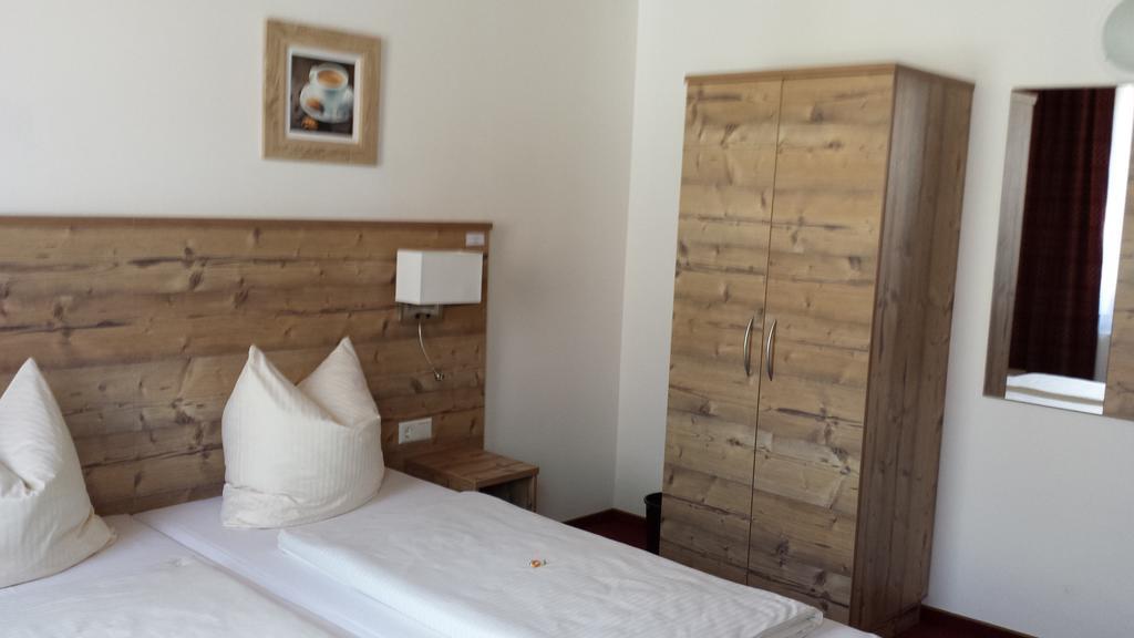 Hotel Alte Krone توبنجن الغرفة الصورة