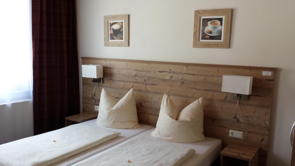 Hotel Alte Krone توبنجن الغرفة الصورة