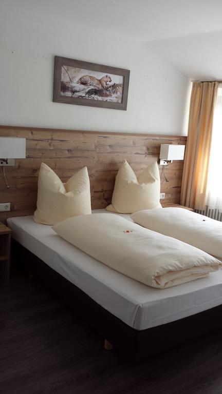 Hotel Alte Krone توبنجن الغرفة الصورة