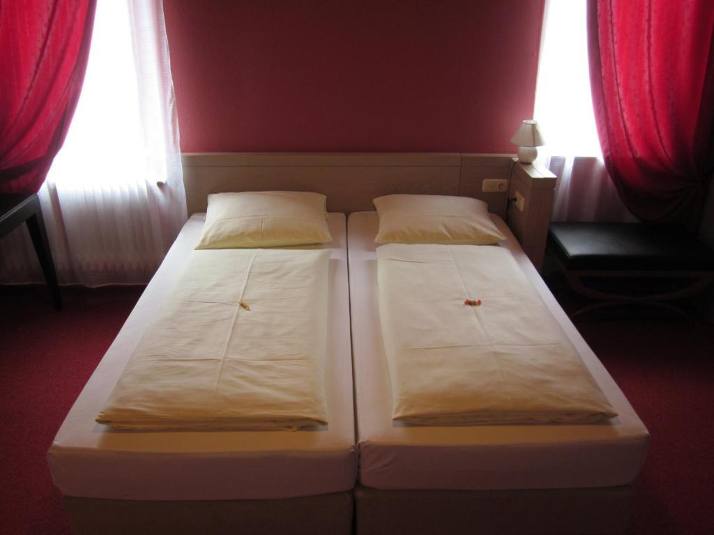 Hotel Alte Krone توبنجن الغرفة الصورة